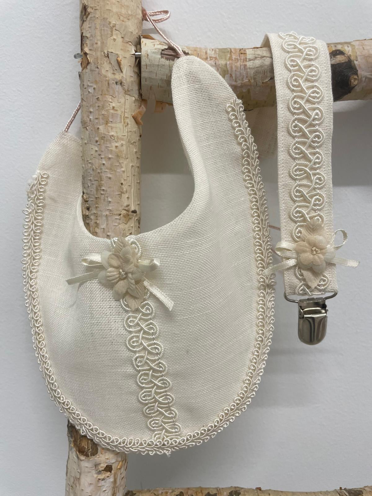 Babero y cadena chupete