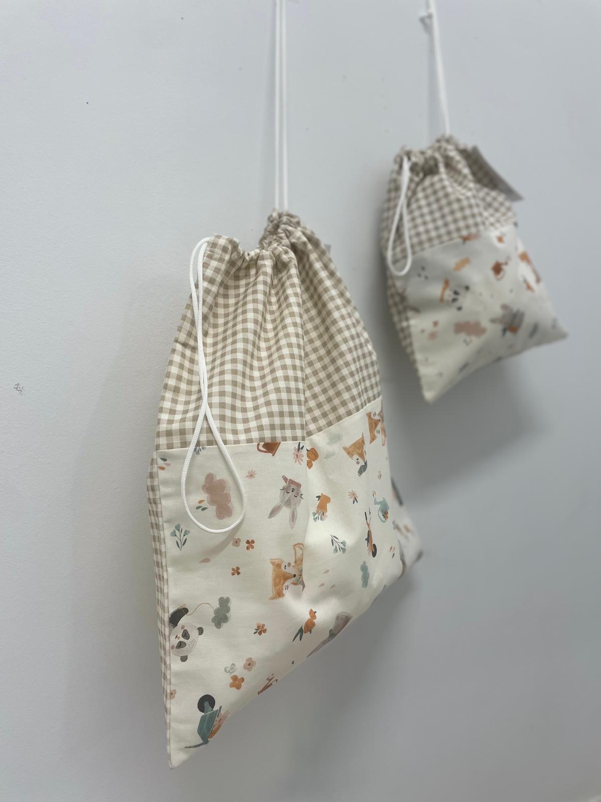 Bolsita ropita y merienda tela.