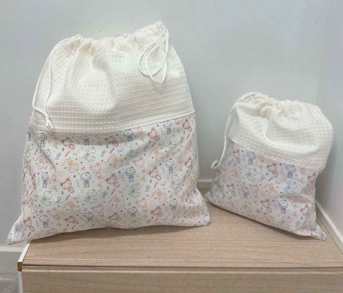 Bolsita ropita y merienda tela.