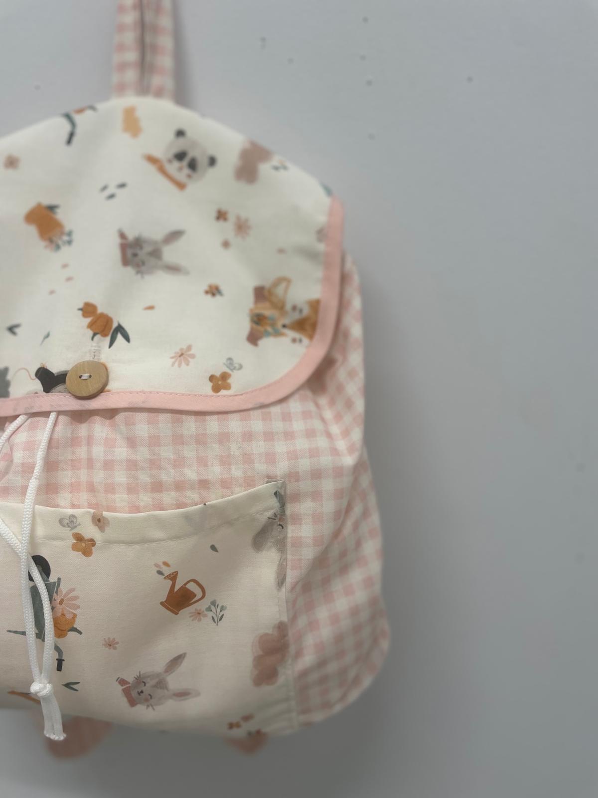 Mochila de tela en cuadro vichy rosa con tejido y estampado en 100% algodón