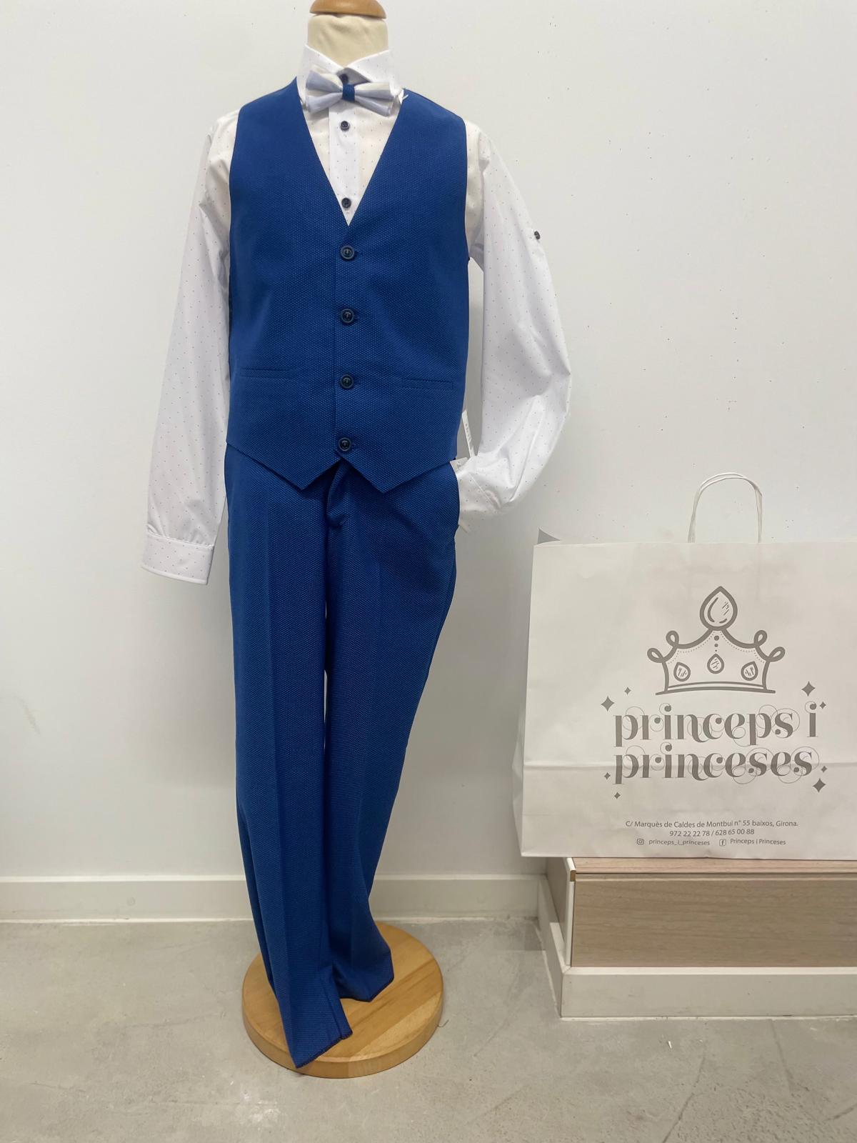 TRAJE AZUL CON CHALECO