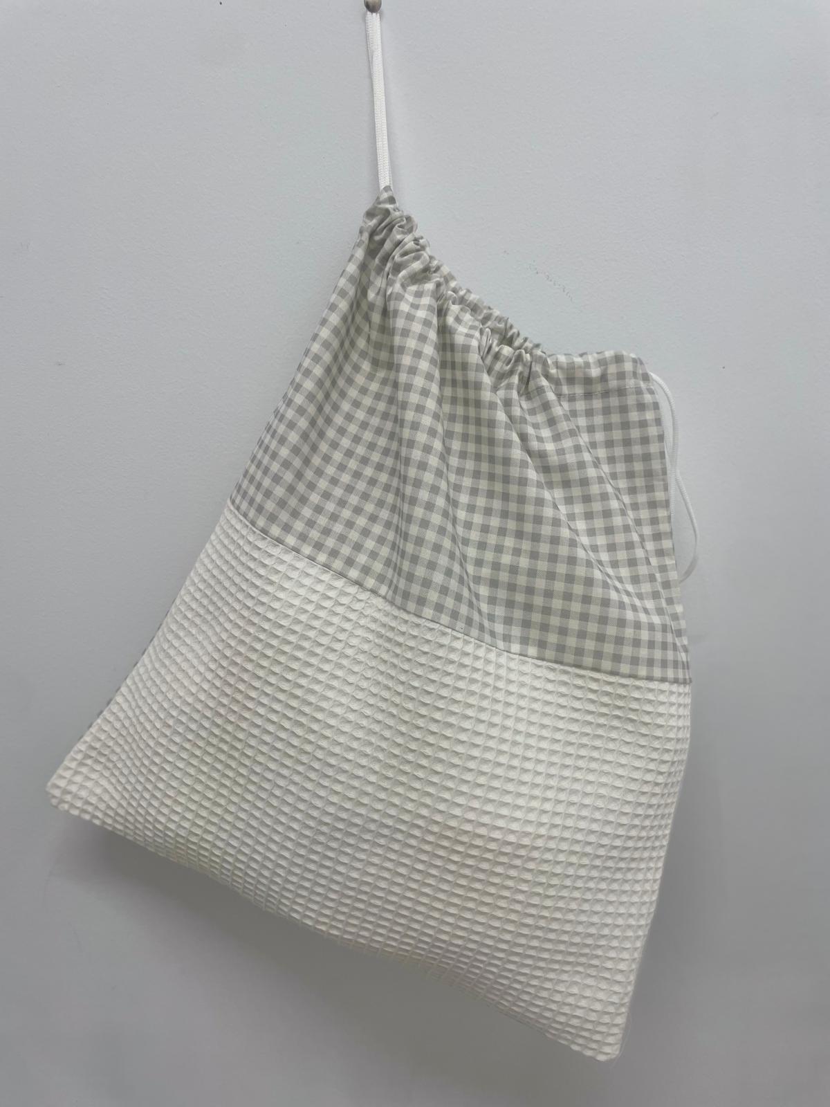 Bolsita ropita y merienda tela.