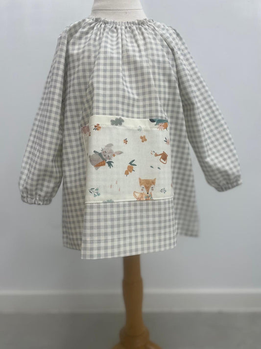 Bata goma cuadro Vichy gris con bolsillo animalitos