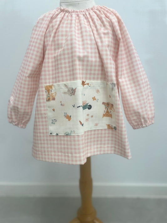 Bata goma cuadro Vichy rosa con bolsillo animalitos