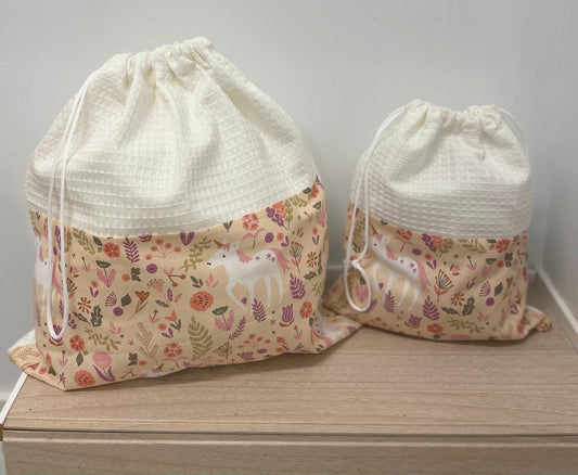 Bolsita ropita y merienda tela.