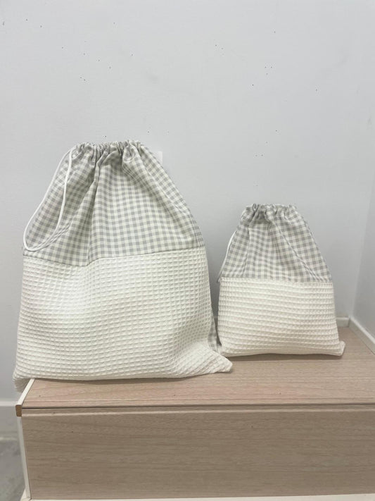 Bolsita ropita y merienda tela.